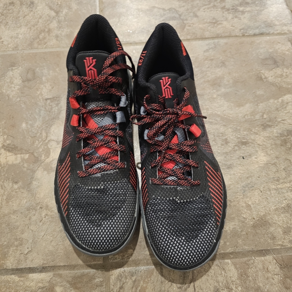 Nike Kyrie Flytrap 5 “Bred” Black/red Basketball Shoes Mens Size 8